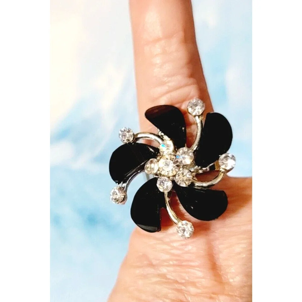Vintage Large Mid-century Black‎ Glass Floral Adjustable Ring, Silver-tone r-8
